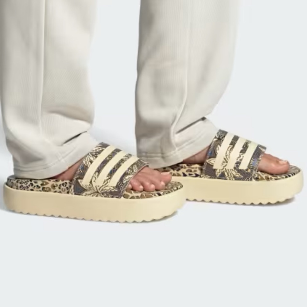 Women’s Adidas Adilette Platform Slides Sandals  Size 11 NWT